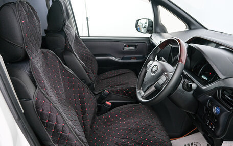 Toyota Noah III, 2016 год, 2 249 000 рублей, 8 фотография