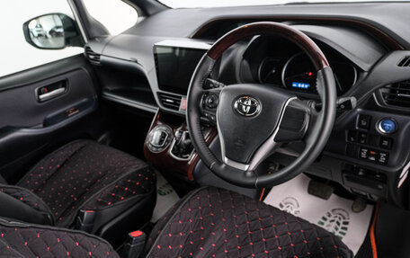 Toyota Noah III, 2016 год, 2 249 000 рублей, 9 фотография