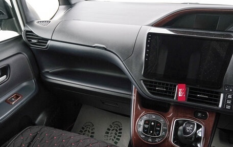 Toyota Noah III, 2016 год, 2 249 000 рублей, 12 фотография