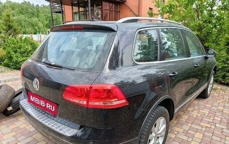 Volkswagen Touareg III, 2011 год, 2 500 000 рублей, 2 фотография