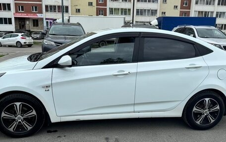 Hyundai Solaris II рестайлинг, 2011 год, 870 000 рублей, 2 фотография