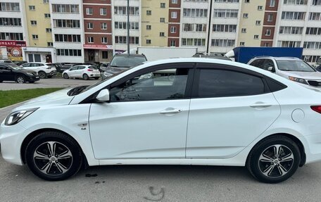 Hyundai Solaris II рестайлинг, 2011 год, 870 000 рублей, 4 фотография