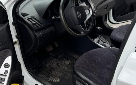 Hyundai Solaris II рестайлинг, 2011 год, 870 000 рублей, 5 фотография