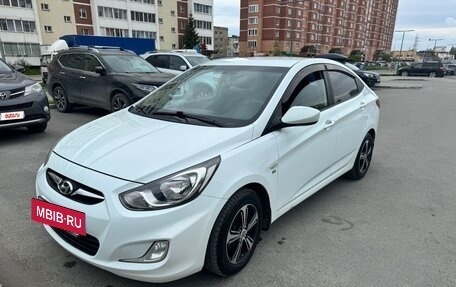 Hyundai Solaris II рестайлинг, 2011 год, 870 000 рублей, 3 фотография