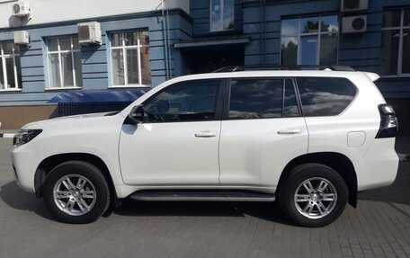Toyota Land Cruiser Prado 150 рестайлинг 2, 2021 год, 6 590 000 рублей, 2 фотография