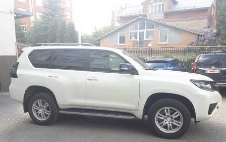 Toyota Land Cruiser Prado 150 рестайлинг 2, 2021 год, 6 590 000 рублей, 6 фотография