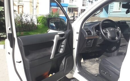 Toyota Land Cruiser Prado 150 рестайлинг 2, 2021 год, 6 590 000 рублей, 9 фотография