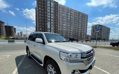 Toyota Land Cruiser 200, 2016 год, 5 990 000 рублей, 2 фотография