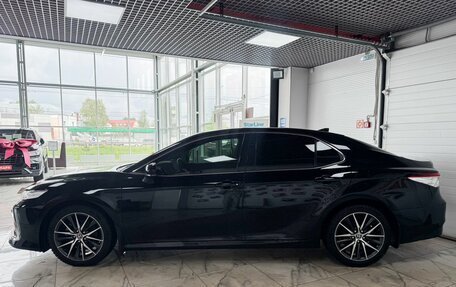 Toyota Camry, 2021 год, 2 800 000 рублей, 3 фотография