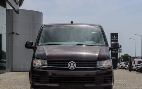 Volkswagen Caravelle T6 рестайлинг, 2018 год, 2 695 000 рублей, 2 фотография