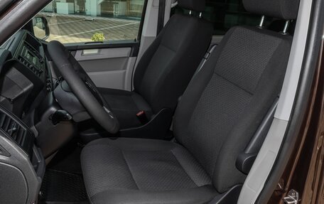 Volkswagen Caravelle T6 рестайлинг, 2018 год, 2 695 000 рублей, 7 фотография