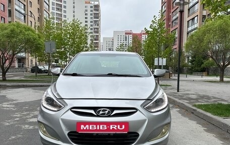 Hyundai Solaris II рестайлинг, 2013 год, 800 000 рублей, 3 фотография