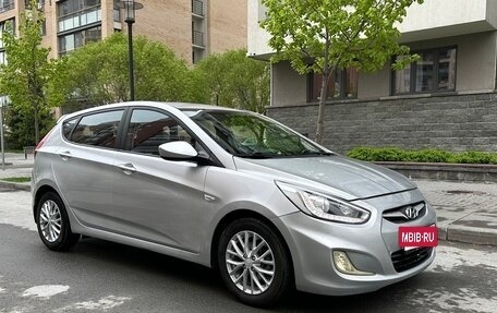 Hyundai Solaris II рестайлинг, 2013 год, 800 000 рублей, 4 фотография