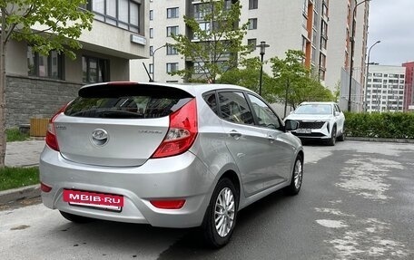 Hyundai Solaris II рестайлинг, 2013 год, 800 000 рублей, 5 фотография