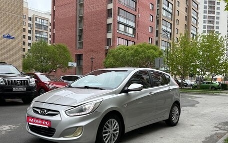 Hyundai Solaris II рестайлинг, 2013 год, 800 000 рублей, 2 фотография