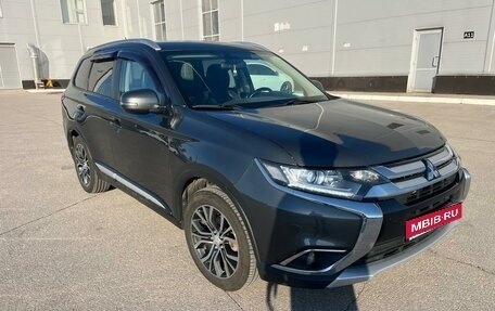 Mitsubishi Outlander III рестайлинг 3, 2015 год, 1 484 000 рублей, 4 фотография