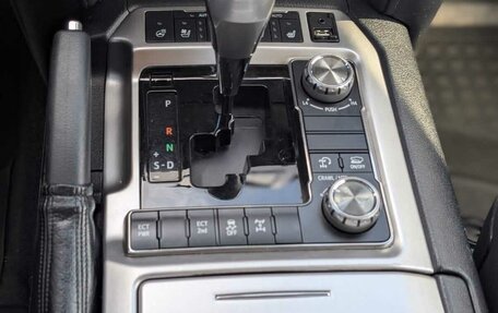 Toyota Land Cruiser 200, 2017 год, 5 900 000 рублей, 2 фотография