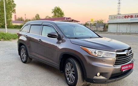 Toyota Highlander III, 2014 год, 3 200 000 рублей, 5 фотография