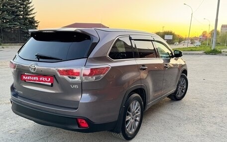 Toyota Highlander III, 2014 год, 3 200 000 рублей, 7 фотография