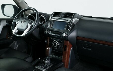 Toyota Land Cruiser Prado 150 рестайлинг 2, 2016 год, 3 890 000 рублей, 10 фотография