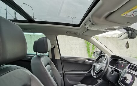 Volkswagen Tiguan II, 2018 год, 3 099 999 рублей, 12 фотография