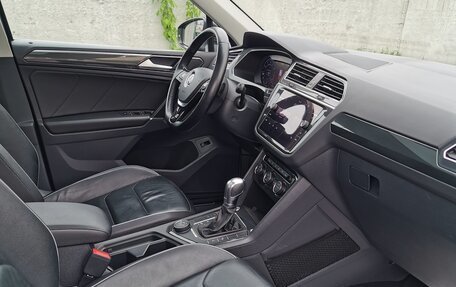 Volkswagen Tiguan II, 2018 год, 3 099 999 рублей, 14 фотография