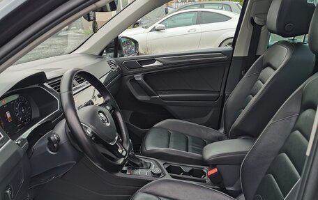 Volkswagen Tiguan II, 2018 год, 3 099 999 рублей, 16 фотография