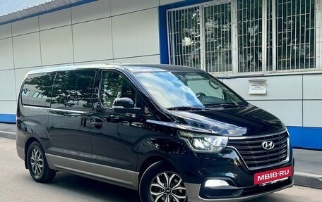 Hyundai H-1 II рестайлинг, 2018 год, 2 900 000 рублей, 3 фотография