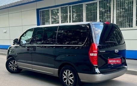 Hyundai H-1 II рестайлинг, 2018 год, 2 900 000 рублей, 4 фотография