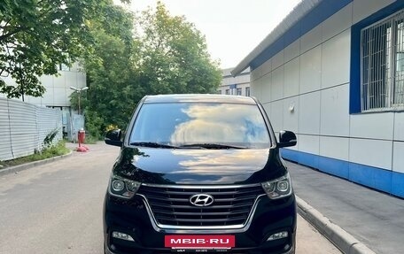 Hyundai H-1 II рестайлинг, 2018 год, 2 900 000 рублей, 5 фотография