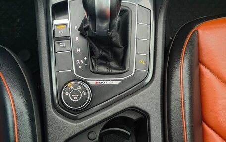 Volkswagen Tiguan II, 2018 год, 2 650 000 рублей, 21 фотография