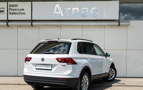Volkswagen Tiguan II, 2020 год, 2 890 000 рублей, 2 фотография
