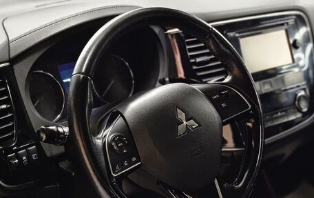 Mitsubishi Outlander III рестайлинг 3, 2015 год, 1 725 000 рублей, 13 фотография