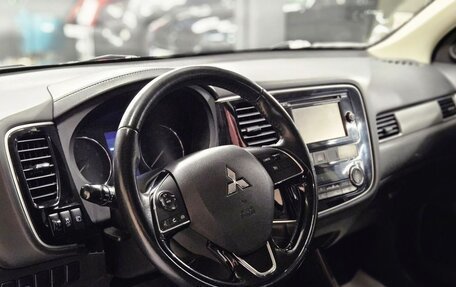 Mitsubishi Outlander III рестайлинг 3, 2015 год, 1 725 000 рублей, 12 фотография