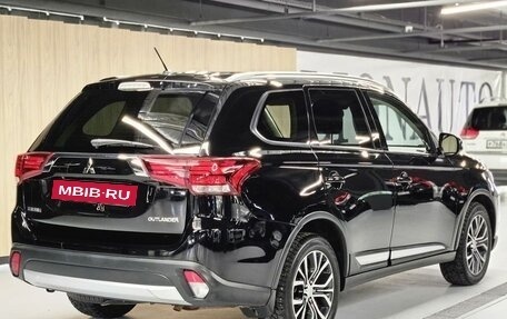 Mitsubishi Outlander III рестайлинг 3, 2015 год, 1 725 000 рублей, 8 фотография