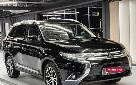 Mitsubishi Outlander III рестайлинг 3, 2015 год, 1 725 000 рублей, 9 фотография