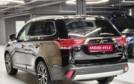 Mitsubishi Outlander III рестайлинг 3, 2015 год, 1 725 000 рублей, 6 фотография
