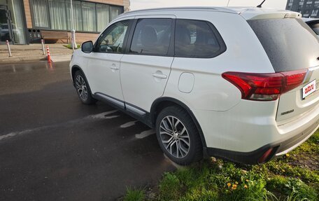 Mitsubishi Outlander III рестайлинг 3, 2016 год, 2 100 000 рублей, 3 фотография