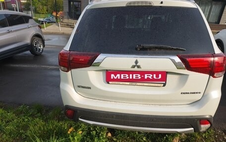 Mitsubishi Outlander III рестайлинг 3, 2016 год, 2 100 000 рублей, 4 фотография