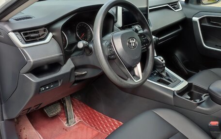 Toyota RAV4, 2020 год, 3 005 000 рублей, 6 фотография
