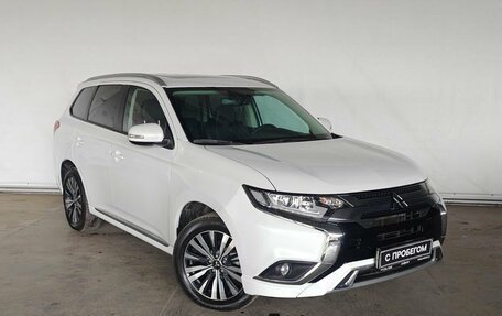 Mitsubishi Outlander III рестайлинг 3, 2021 год, 2 450 000 рублей, 3 фотография
