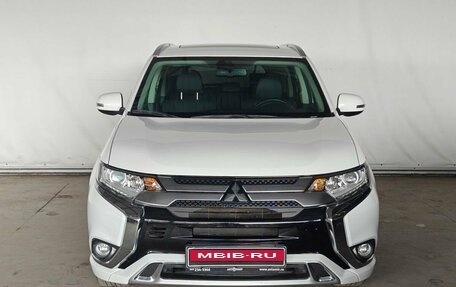Mitsubishi Outlander III рестайлинг 3, 2021 год, 2 450 000 рублей, 2 фотография