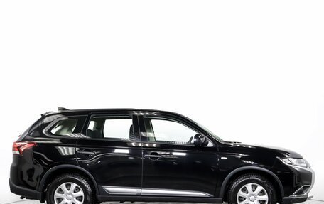 Mitsubishi Outlander III рестайлинг 3, 2018 год, 1 995 000 рублей, 4 фотография