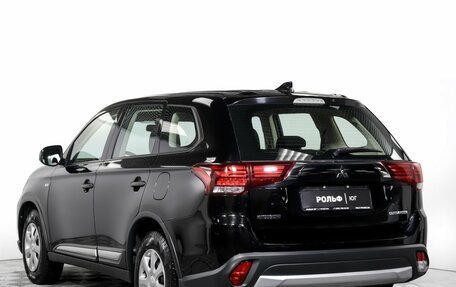 Mitsubishi Outlander III рестайлинг 3, 2018 год, 1 995 000 рублей, 7 фотография