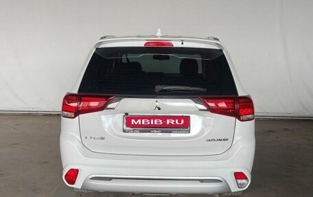 Mitsubishi Outlander III рестайлинг 3, 2021 год, 2 450 000 рублей, 5 фотография