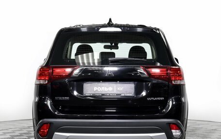 Mitsubishi Outlander III рестайлинг 3, 2018 год, 1 995 000 рублей, 6 фотография