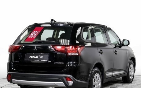 Mitsubishi Outlander III рестайлинг 3, 2018 год, 1 995 000 рублей, 5 фотография