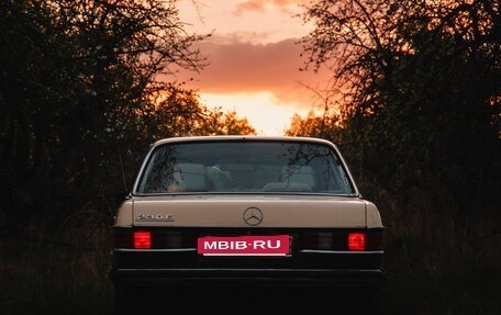 Mercedes-Benz W123, 1985 год, 550 000 рублей, 6 фотография