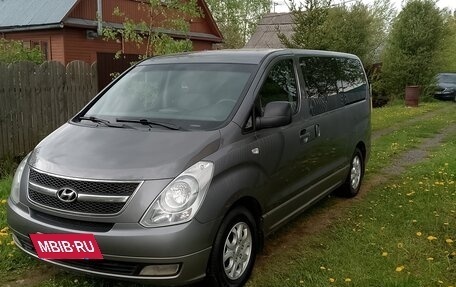 Hyundai H-1 II рестайлинг, 2010 год, 1 255 000 рублей, 2 фотография