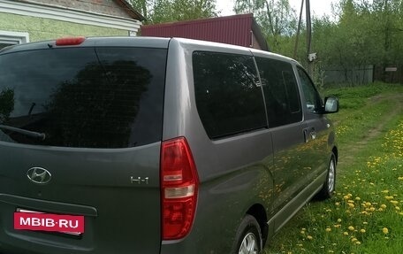 Hyundai H-1 II рестайлинг, 2010 год, 1 255 000 рублей, 6 фотография